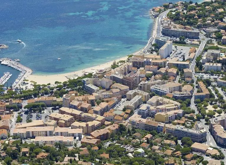هتل Hôtel Lou Paouvadou