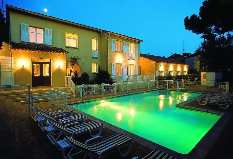 هتل Hôtel Lou Paouvadou