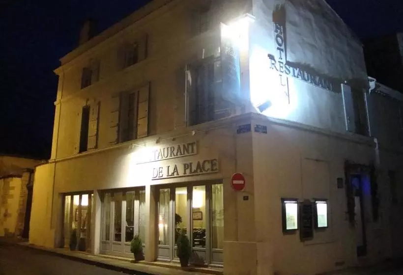 ホテル Hôtel Restaurant De La Place