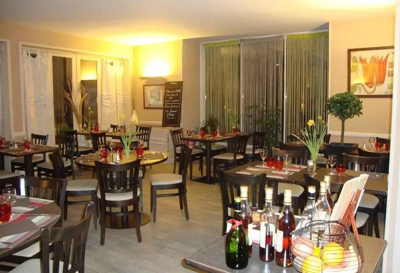 ホテル Hôtel Restaurant De La Place