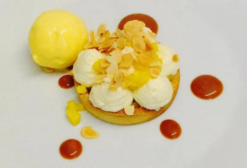 ホテル Hôtel Restaurant De La Place