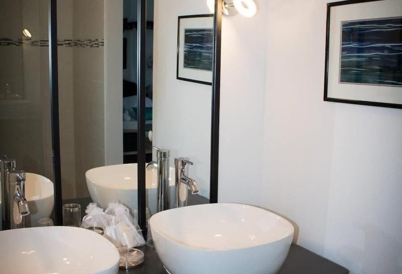 فندق Logis Hôtel & Restaurant Au Clos Paillé Charme & Caractère