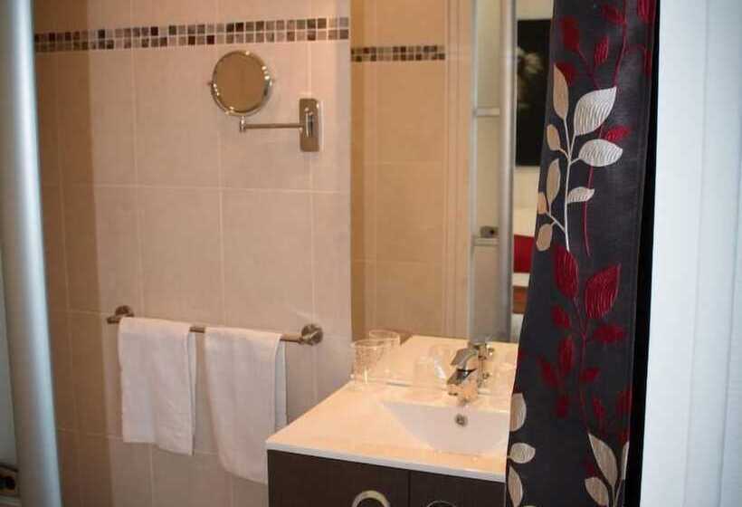 فندق Logis Hôtel & Restaurant Au Clos Paillé Charme & Caractère