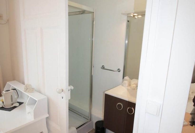 فندق Logis Hôtel & Restaurant Au Clos Paillé Charme & Caractère