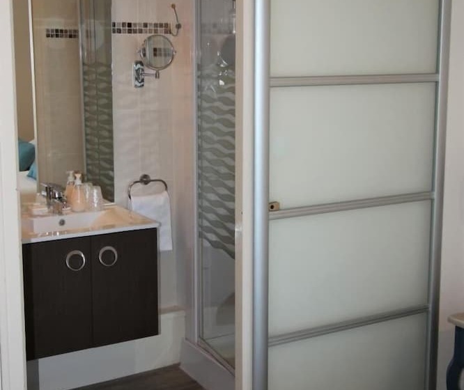 فندق Logis Hôtel & Restaurant Au Clos Paillé Charme & Caractère