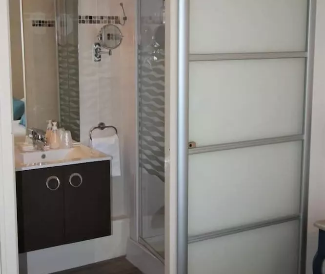 ホテル Logis Hôtel & Restaurant Au Clos Paillé Charme & Caractère