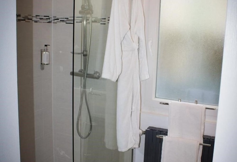 فندق Logis Hôtel & Restaurant Au Clos Paillé Charme & Caractère