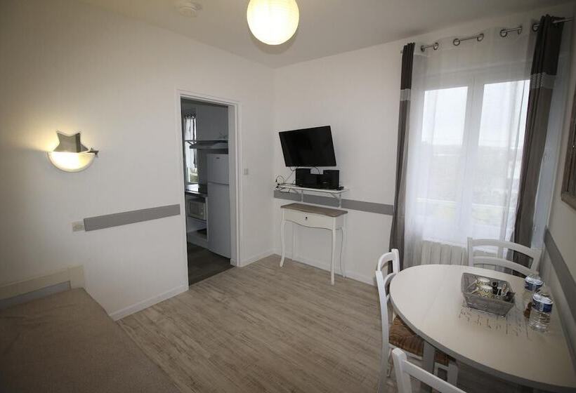 فندق Logis Hôtel & Restaurant Au Clos Paillé Charme & Caractère