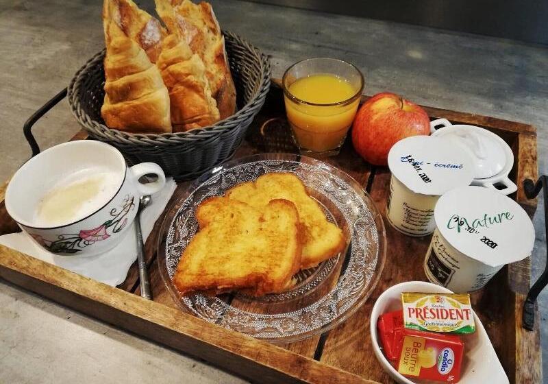 فندق Logis Hôtel & Restaurant Au Clos Paillé Charme & Caractère