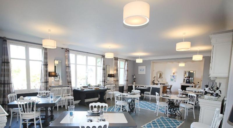 فندق Logis Hôtel & Restaurant Au Clos Paillé Charme & Caractère