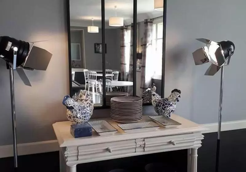 ホテル Logis Hôtel & Restaurant Au Clos Paillé Charme & Caractère