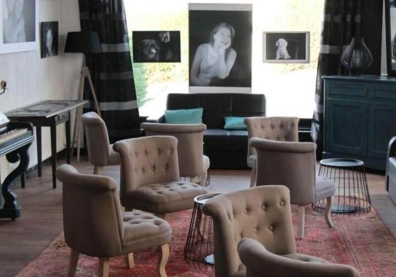 فندق Logis Hôtel & Restaurant Au Clos Paillé Charme & Caractère