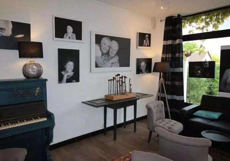 ホテル Logis Hôtel & Restaurant Au Clos Paillé Charme & Caractère