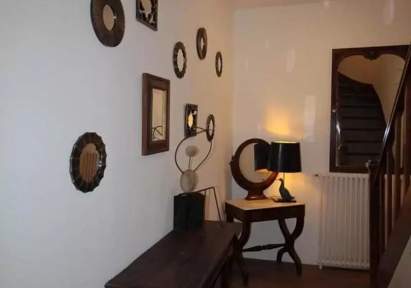 ホテル Logis Hôtel & Restaurant Au Clos Paillé Charme & Caractère