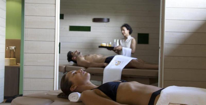 فندق Logis Hôtel & Restaurant Au Clos Paillé Charme & Caractère