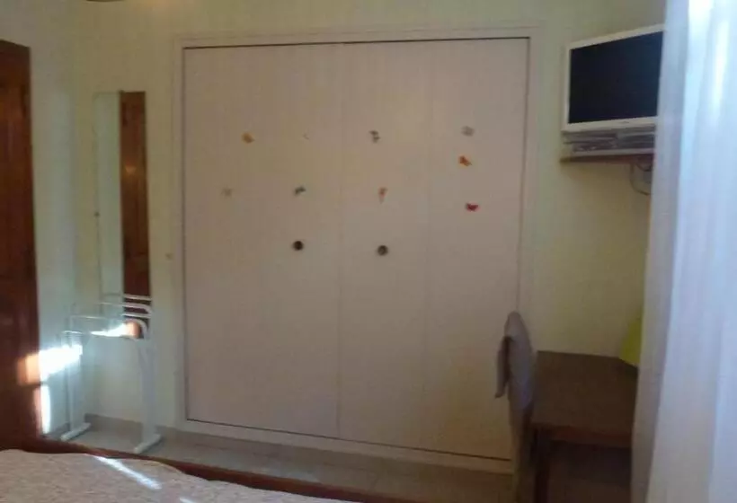 تختخواب و صبحانه Chambre D Hôtes La Pinede