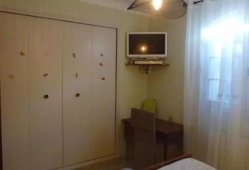 تختخواب و صبحانه Chambre D Hôtes La Pinede
