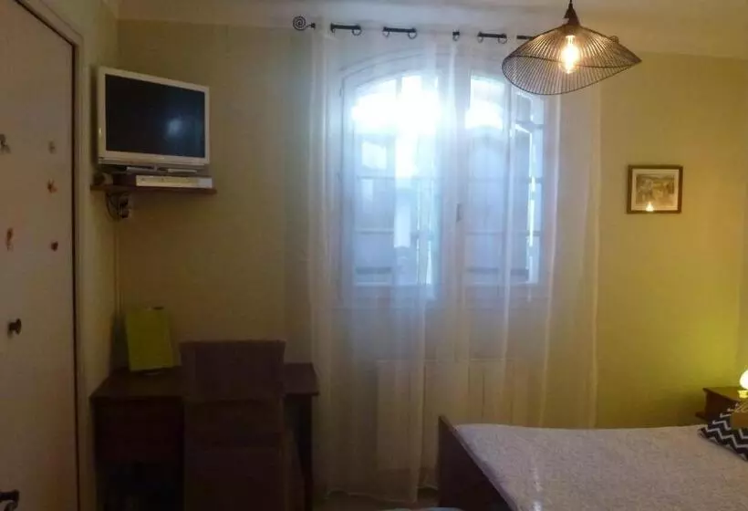 تختخواب و صبحانه Chambre D Hôtes La Pinede