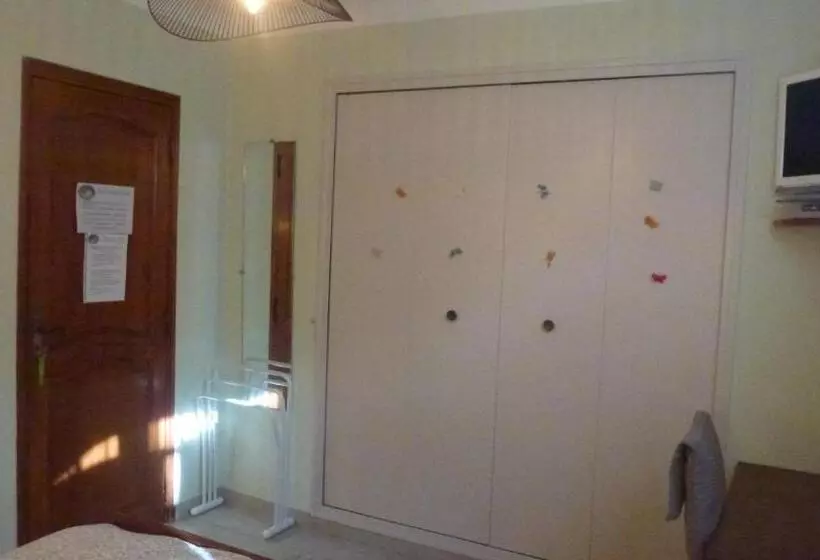 تختخواب و صبحانه Chambre D Hôtes La Pinede