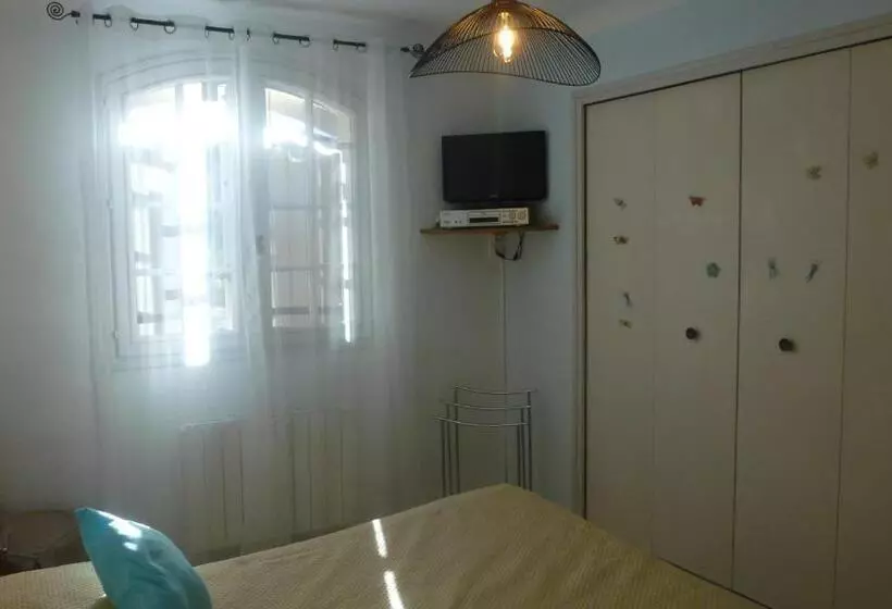 تختخواب و صبحانه Chambre D Hôtes La Pinede