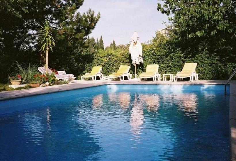 مبيت وإفطار Chambres D'hôtes Saint Vérédème