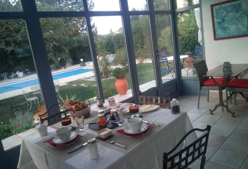 مبيت وإفطار Chambres D'hôtes Saint Vérédème