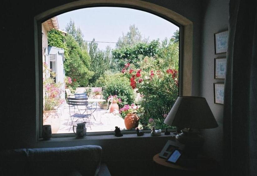 مبيت وإفطار Chambres D'hôtes Saint Vérédème