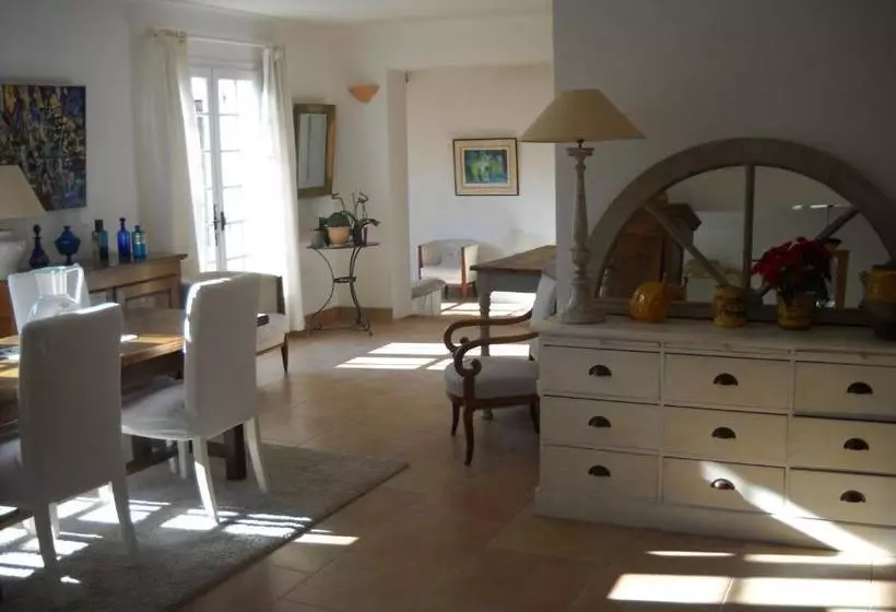 ベッドアンドブレックファースト Chambres D'hôtes Saint Vérédème