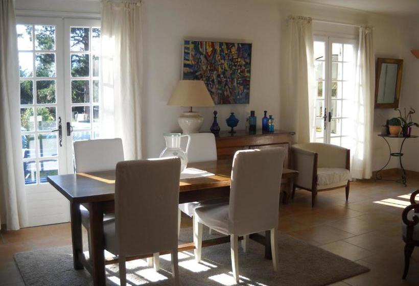 مبيت وإفطار Chambres D'hôtes Saint Vérédème