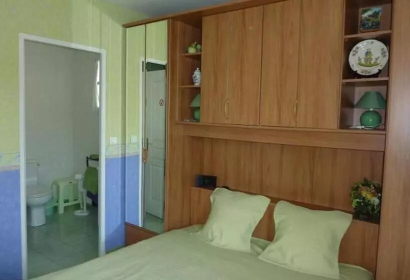تختخواب و صبحانه Chambres D'hôtes De L'auraine