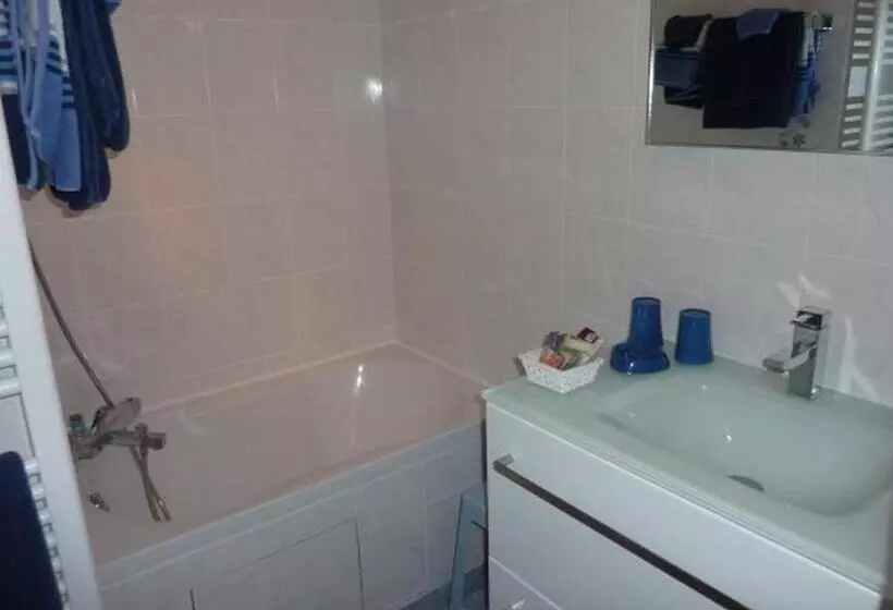تختخواب و صبحانه Chambres D'hôtes De L'auraine