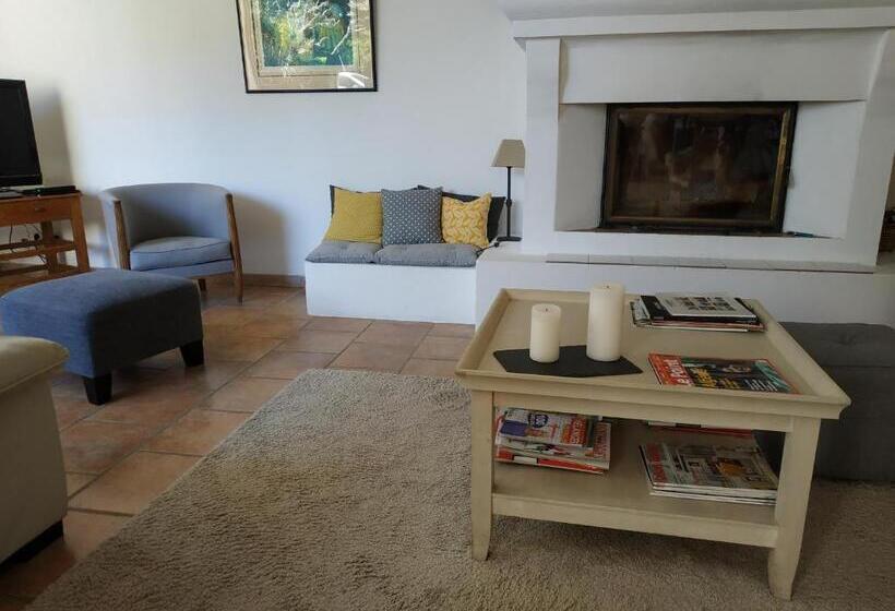 مبيت وإفطار Chambres D'hôtes Saint Vérédème