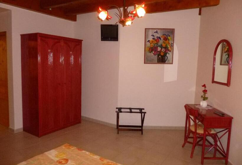 مبيت وإفطار Ferme Auberge Du Bessard