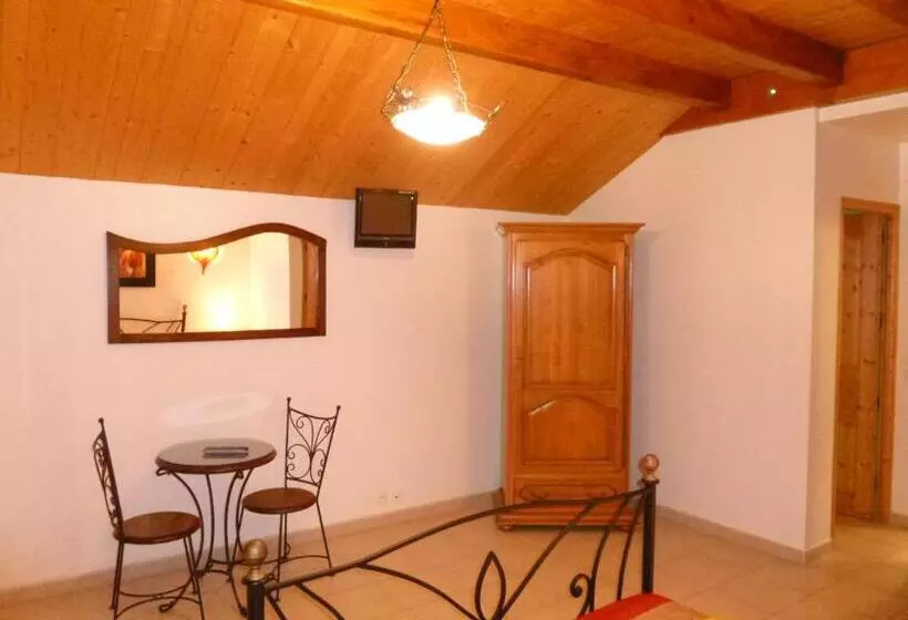 Aamiaismajoitus (B&B) Ferme Auberge Du Bessard
