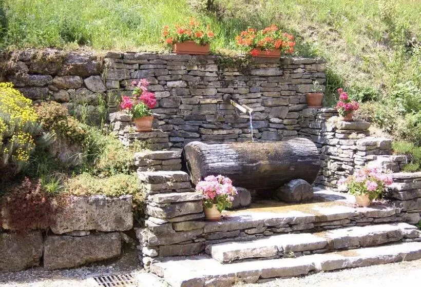 Aamiaismajoitus (B&B) Ferme Auberge Du Bessard