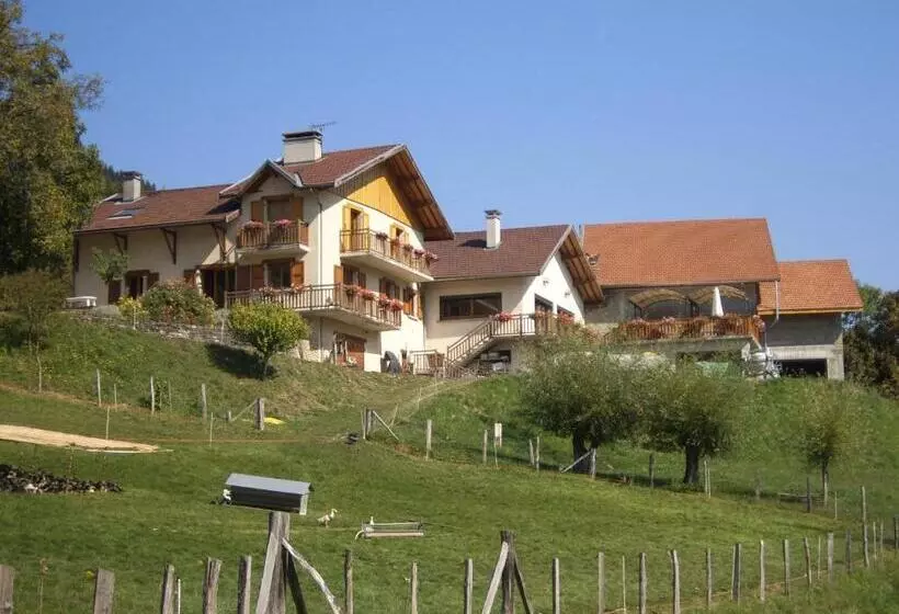 Aamiaismajoitus (B&B) Ferme Auberge Du Bessard