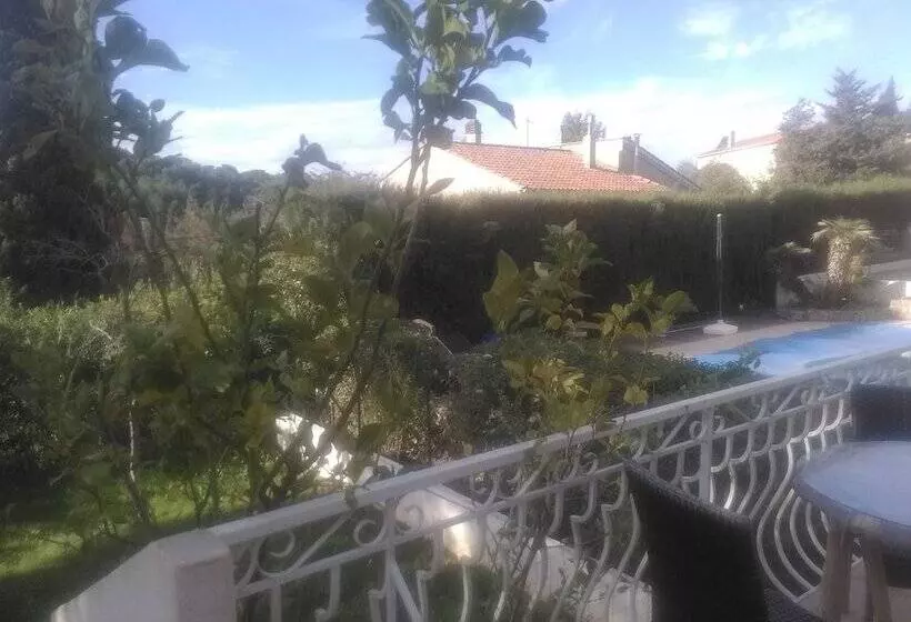 Aamiaismajoitus (B&B) La Bastide Des Pins