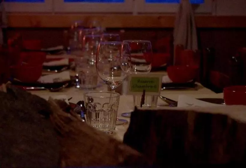 Hotelli Auberge Du Virage