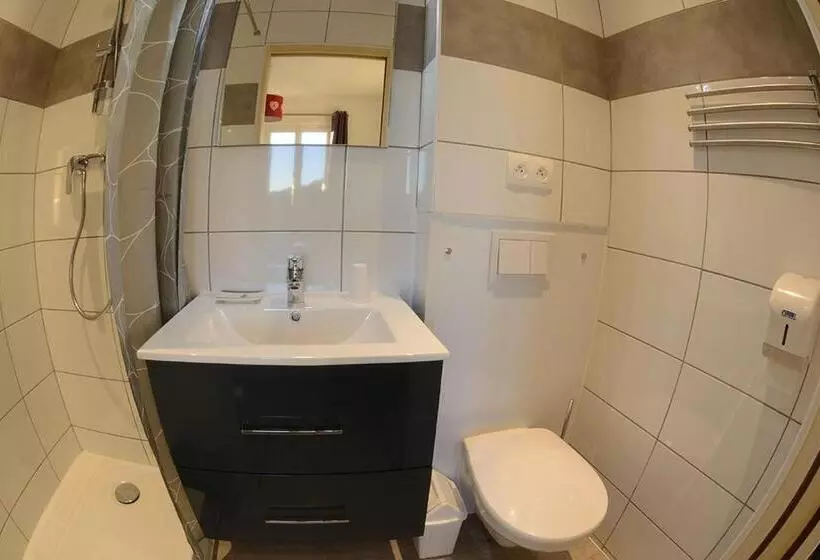 Hotelli Auberge Du Virage