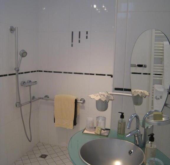 Отель Hôtel Le Manoir Aux Vaches