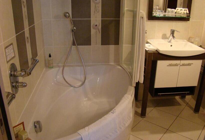 Отель Hôtel Le Manoir Aux Vaches