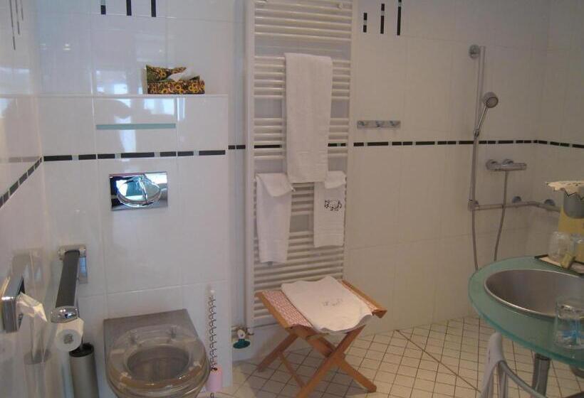 Отель Hôtel Le Manoir Aux Vaches