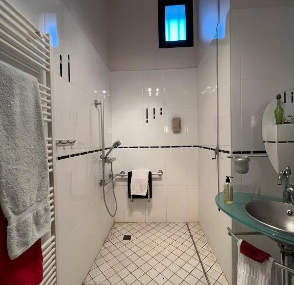 Отель Hôtel Le Manoir Aux Vaches