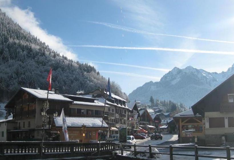 Отель Hôtel Le Mont Jorat