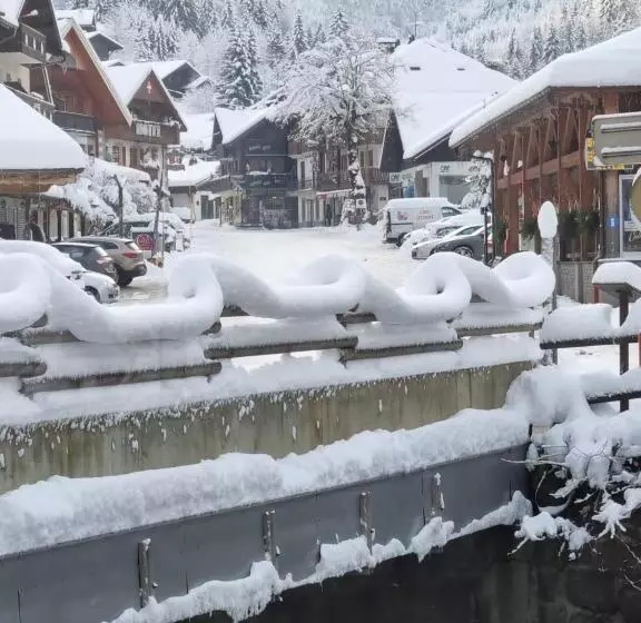 ホテル Hôtel Le Mont Jorat