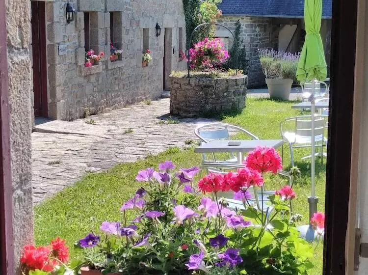 Aamiaismajoitus (B&B) Domaine De Lesvaniel