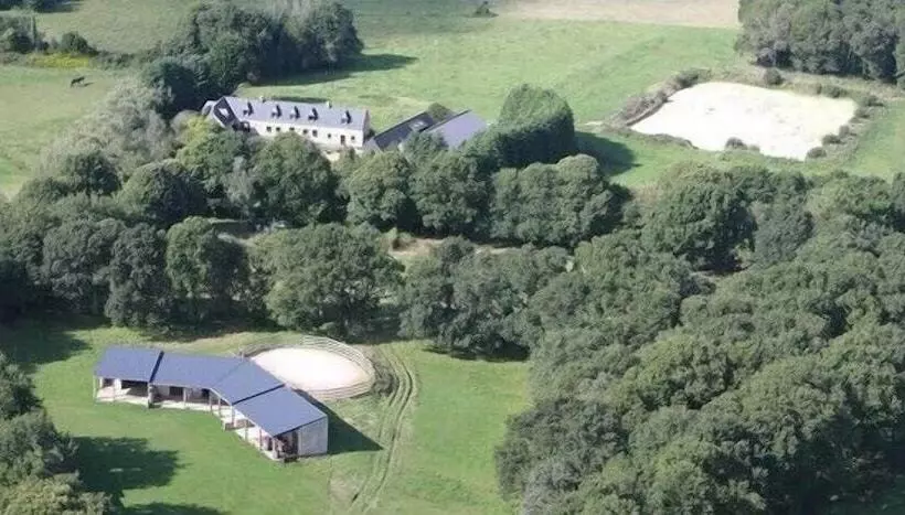 Aamiaismajoitus (B&B) Domaine De Lesvaniel