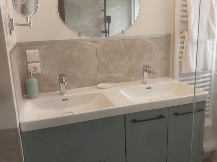 مبيت وإفطار Domaine De Lesvaniel