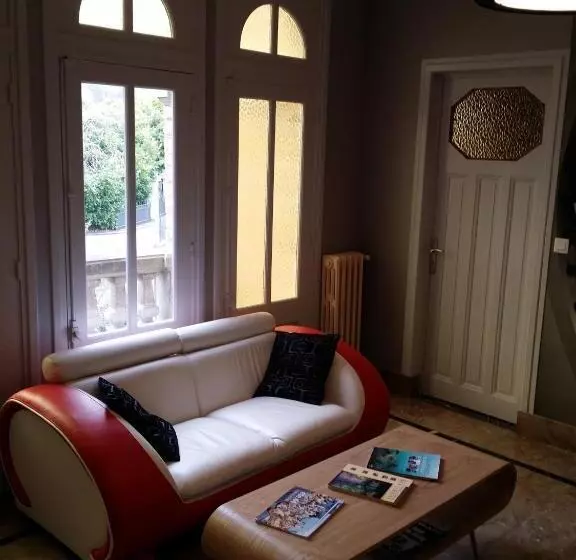 تختخواب و صبحانه Le Castel Guesthouse