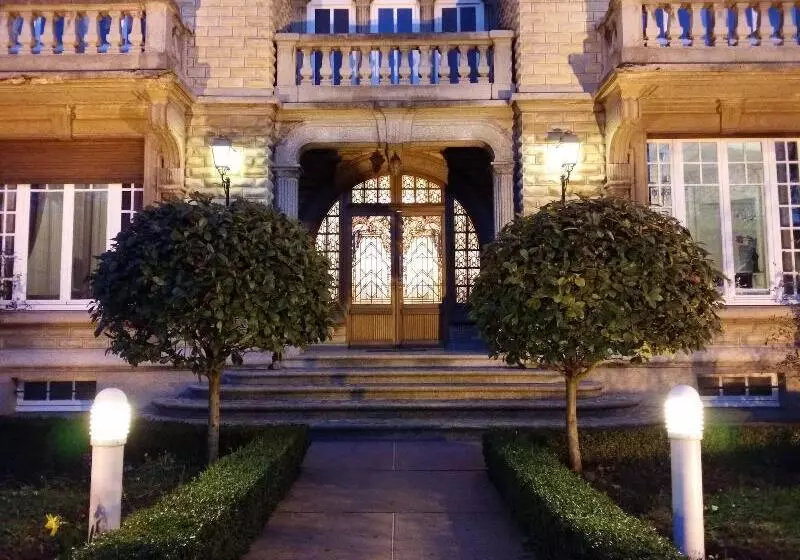 تختخواب و صبحانه Le Castel Guesthouse